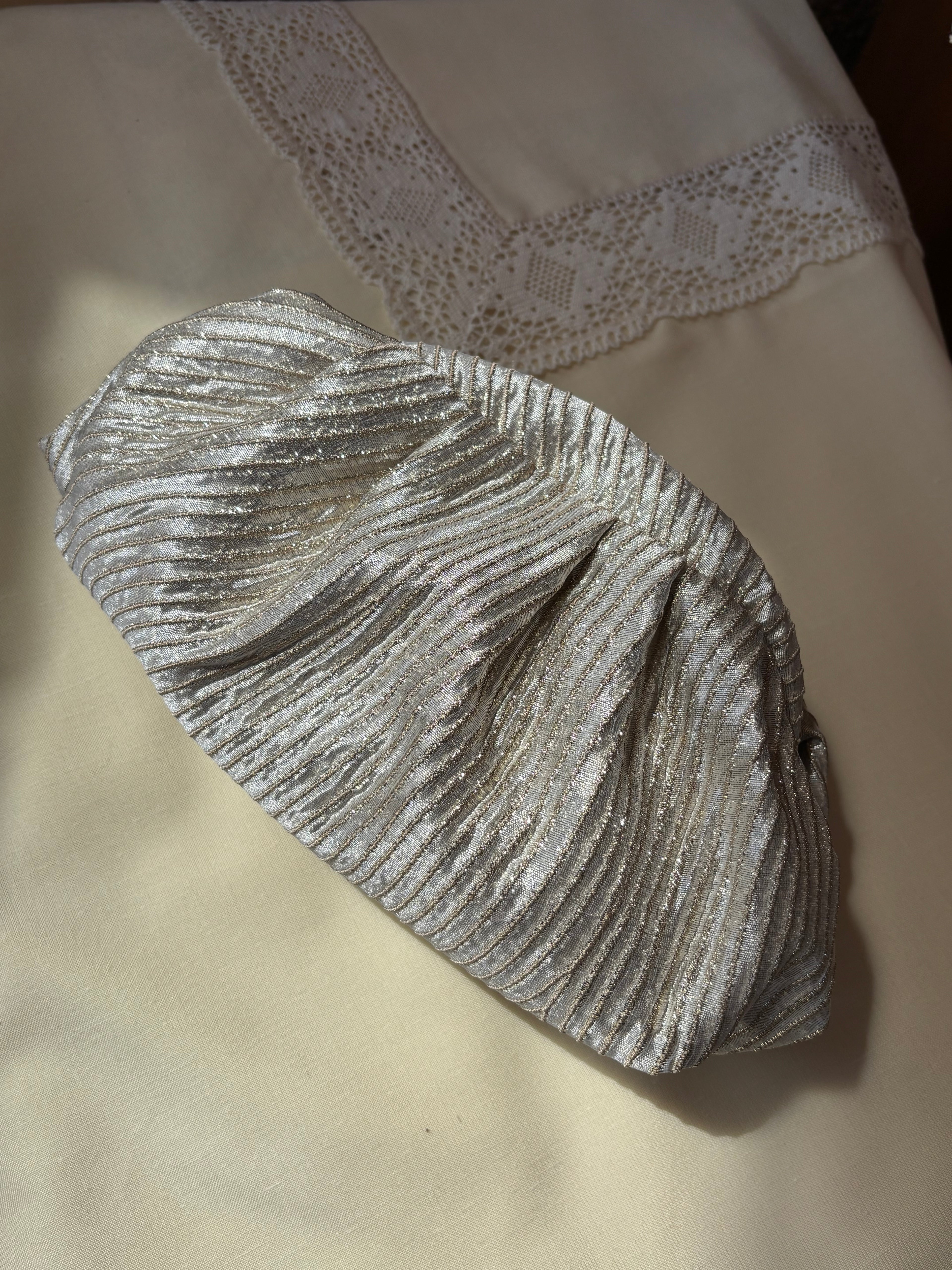 Bolso Marcela relieve dorado