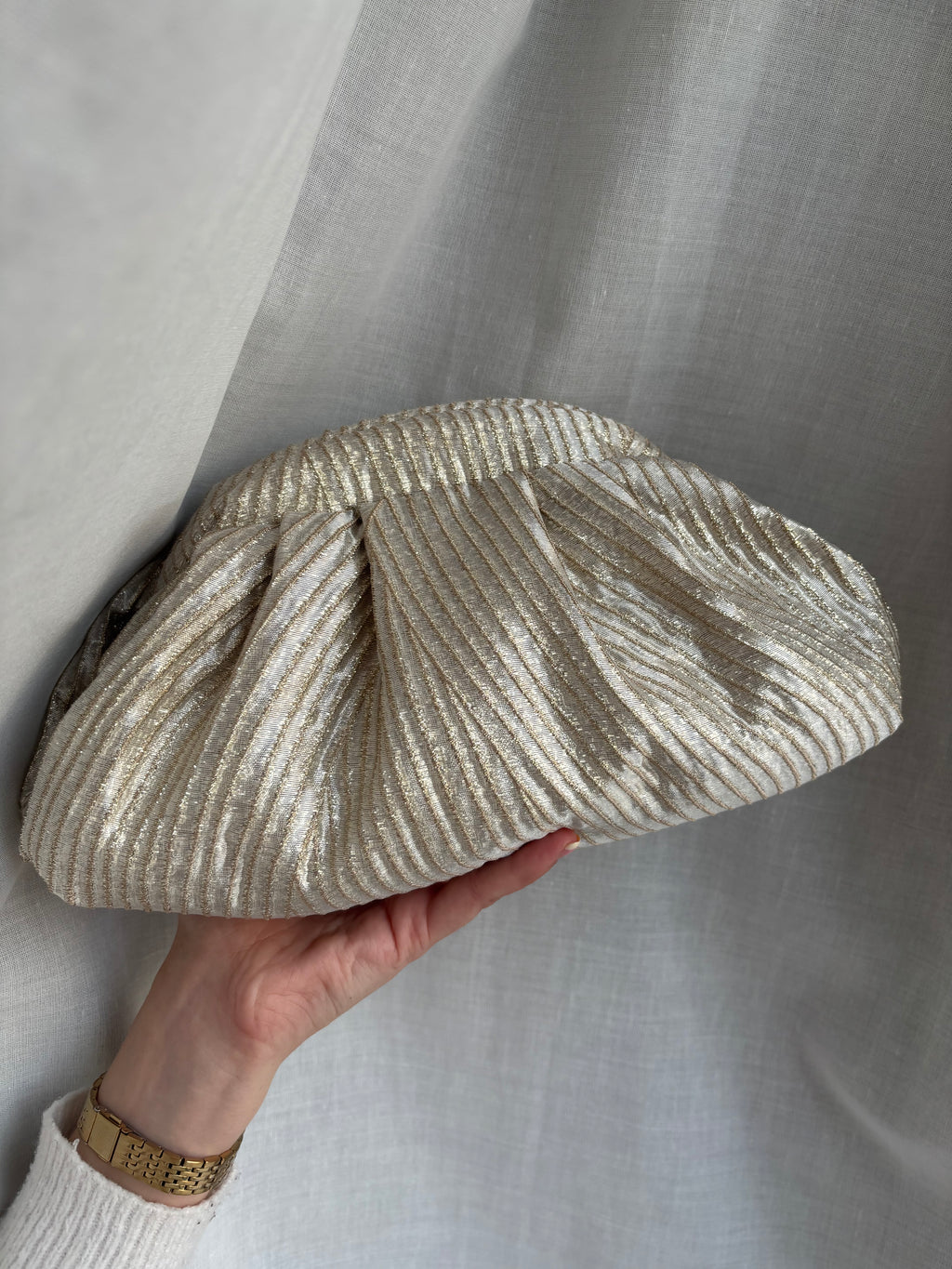 Bolso Marcela relieve dorado