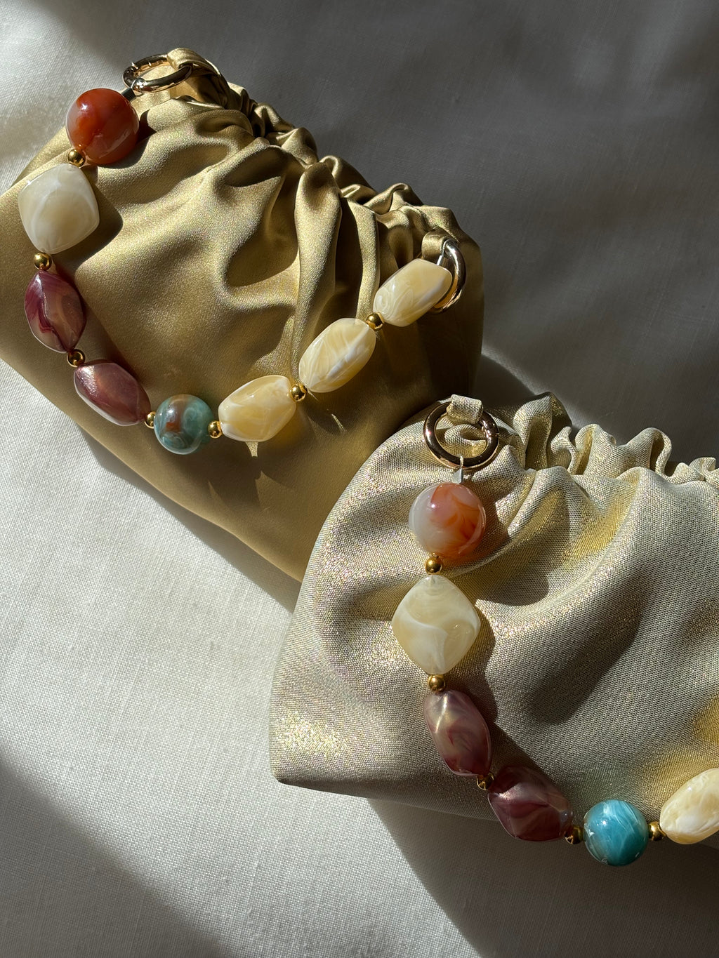 Bolso Ágata dorado satinado