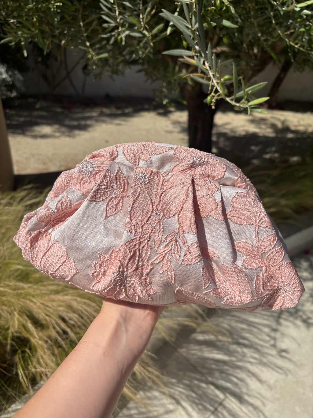 Bolso Marcela brocado flores rosa