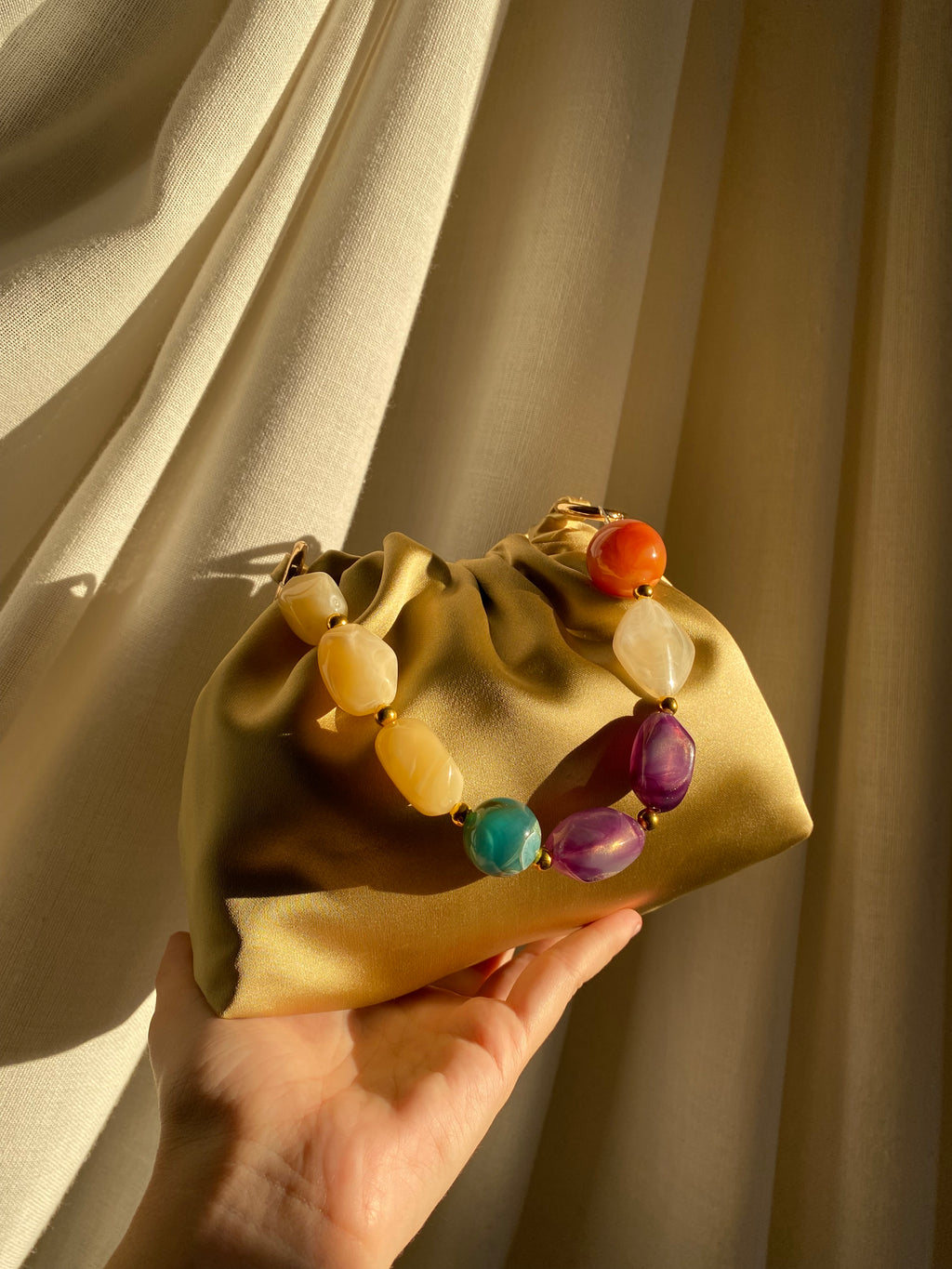 Bolso Ágata dorado satinado